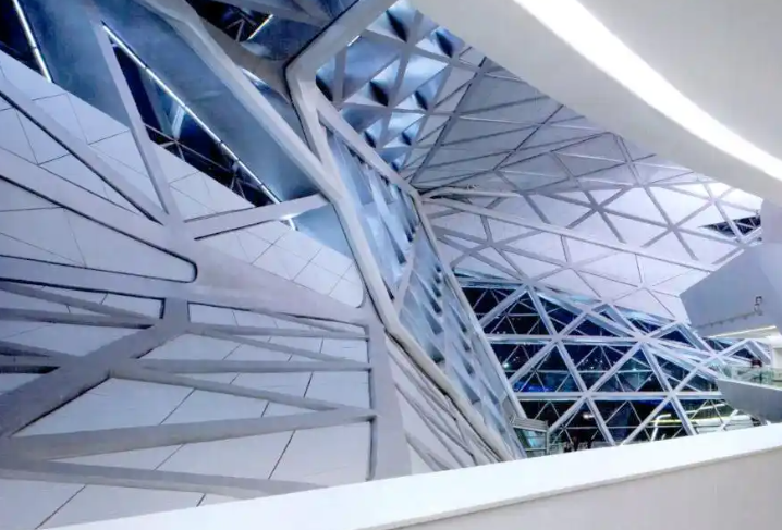 果洛钢结构不仅是工程技术,更是融合历史、艺术与哲学的载体!