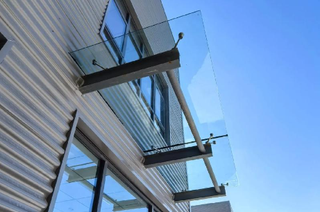 果洛为什么要给钢结构雨棚打孔!